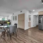 Santa Monica With Pool And Spa