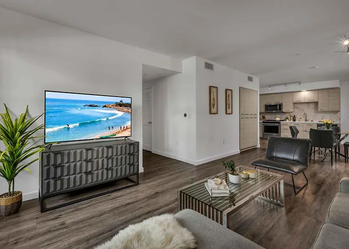 Santa Monica With Pool And Spa